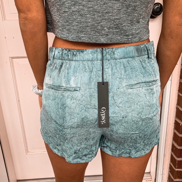 Gypsy Pocket Short- Rain - Picture 4 of 5